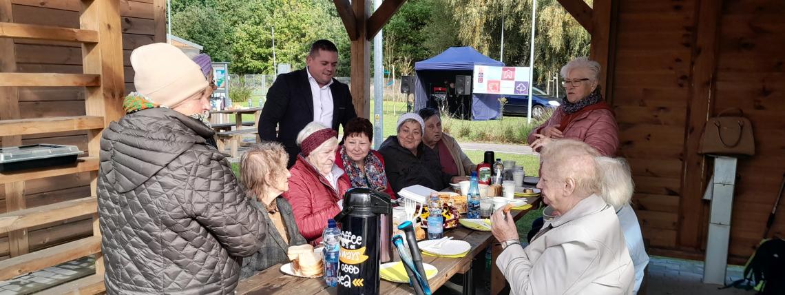 PIKNIK DLA SENIORÓW NA PRZYSTANI KAJAKOWEJ